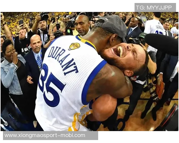 库里被称为二当家引发勇士球迷怒怼KD评论区调侃引发热议